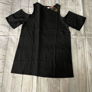NWT Vicabo Black longer cold shoulder top  pull over Size XL